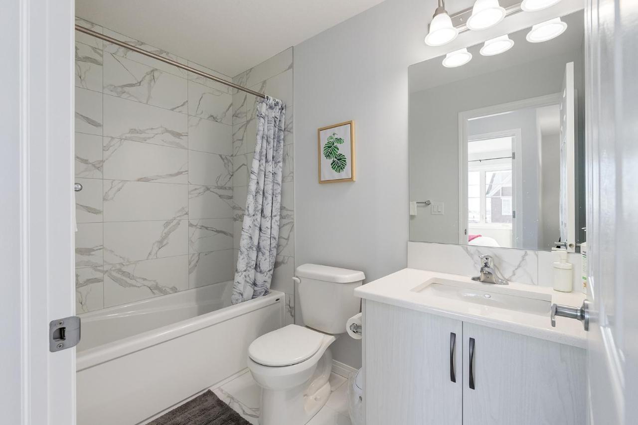 New Home With Ac, Patio And Netflix YYC Екстериор снимка
