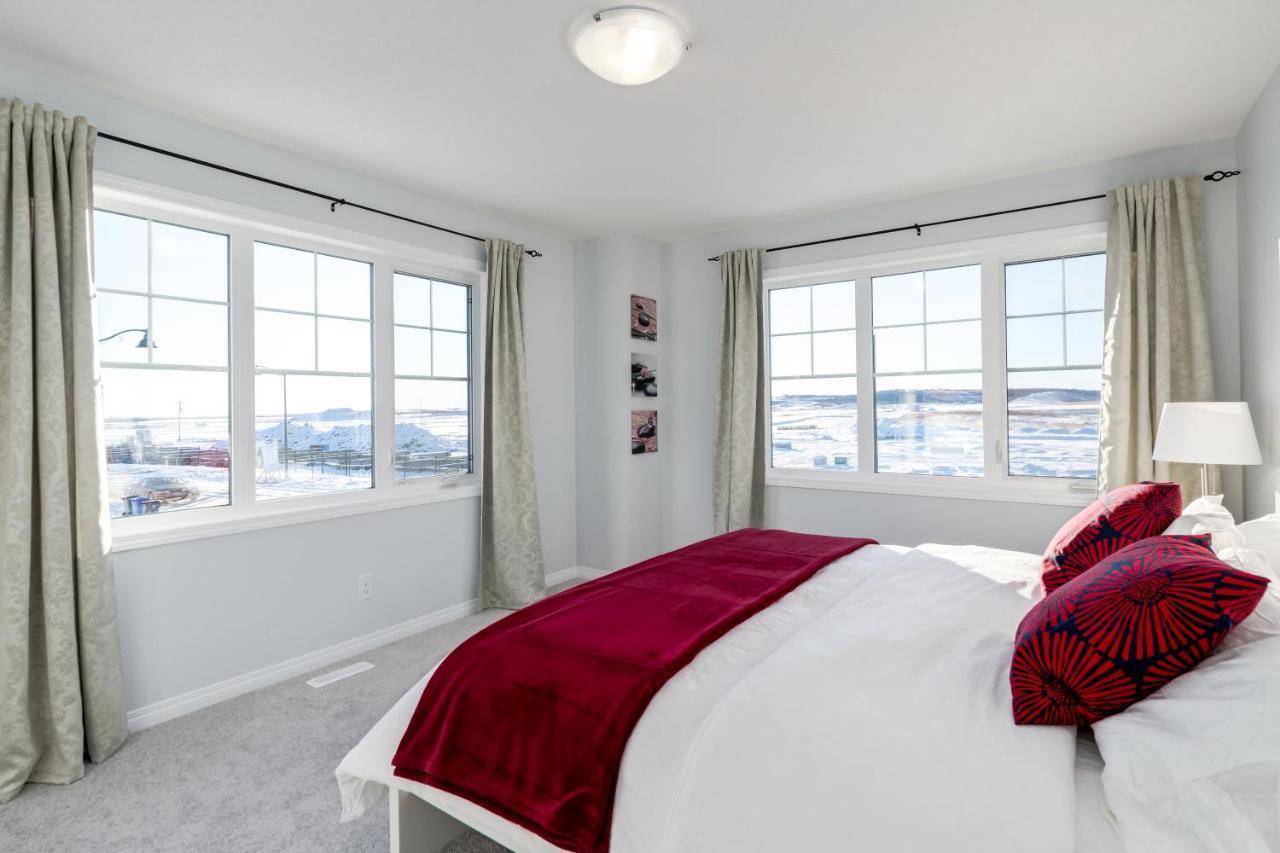 New Home With Ac, Patio And Netflix YYC Екстериор снимка