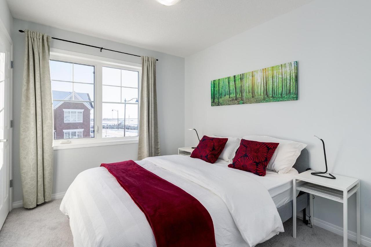 New Home With Ac, Patio And Netflix YYC Екстериор снимка